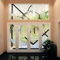 Как эффектно декорировать окно изнутри?